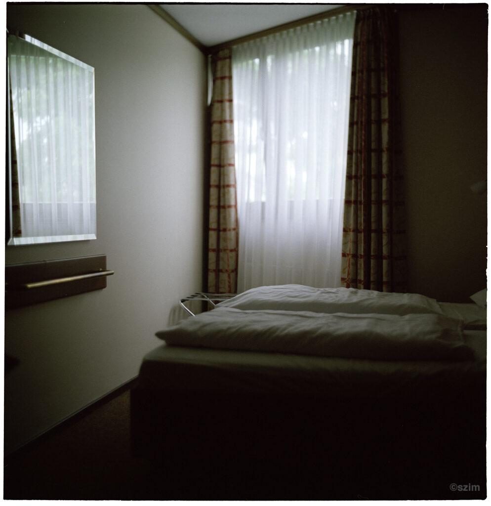 2009 hotel room_no.13_szim
